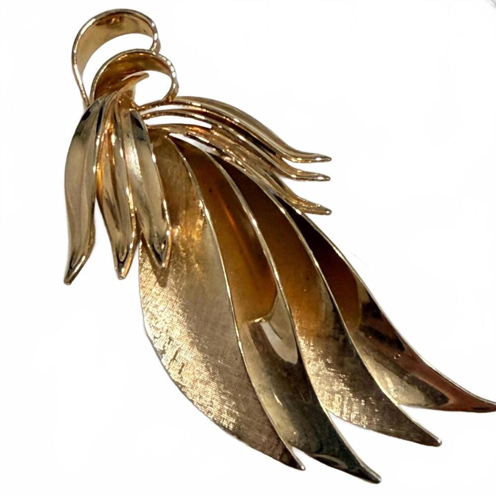 Vintage Mid Century Gold Tone Leaf Brooch Statement Pin